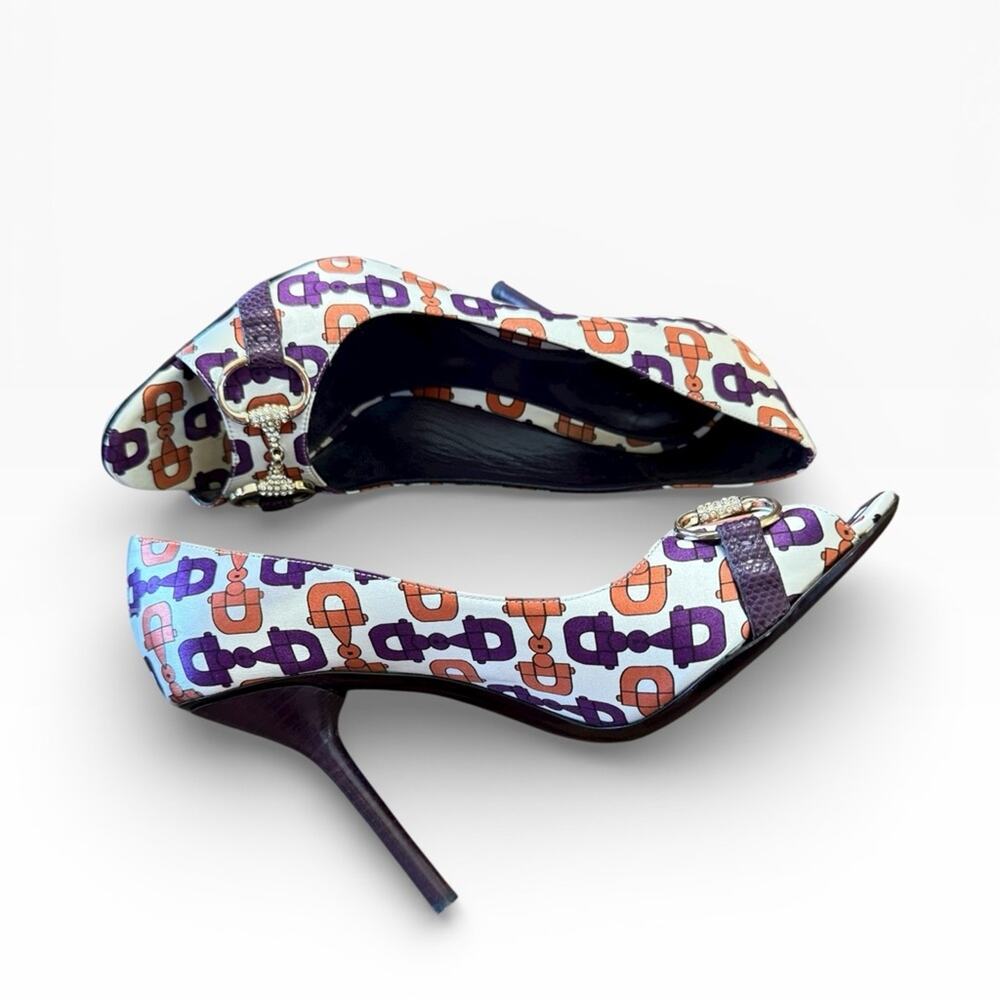 Gucci Crystal Embellished Horsebit Satin Open Toe Pumps Karung Print Size 9 - Picture 11 of 15